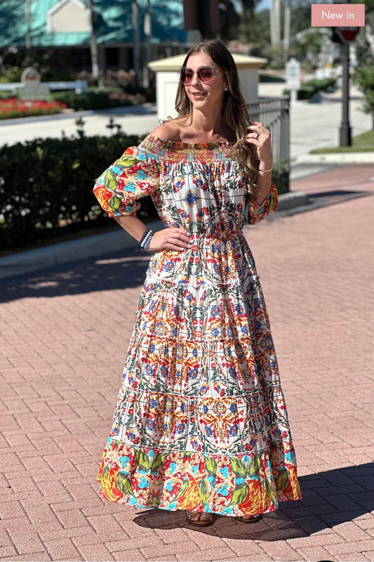 Vestido maxi Maria off shoulder, con los colores que solo inspiran alegría en el Caribe.