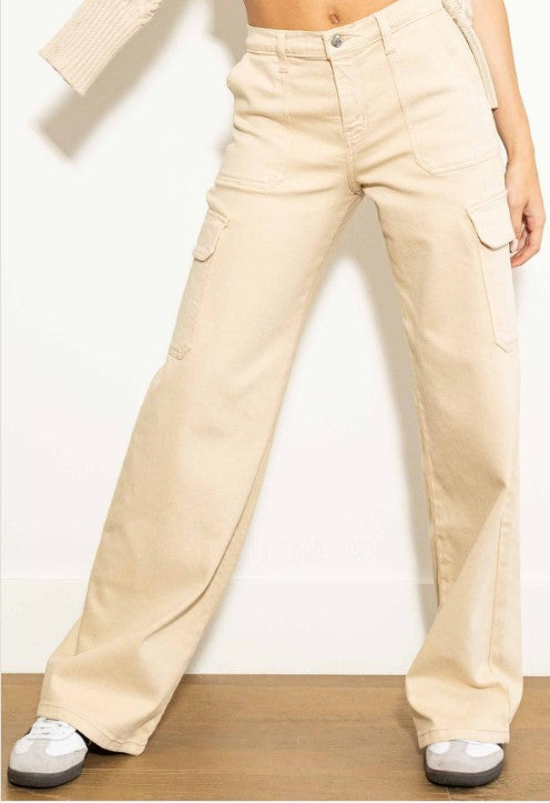 Khaki Cargo Jean, stretch for a beautiful fit.