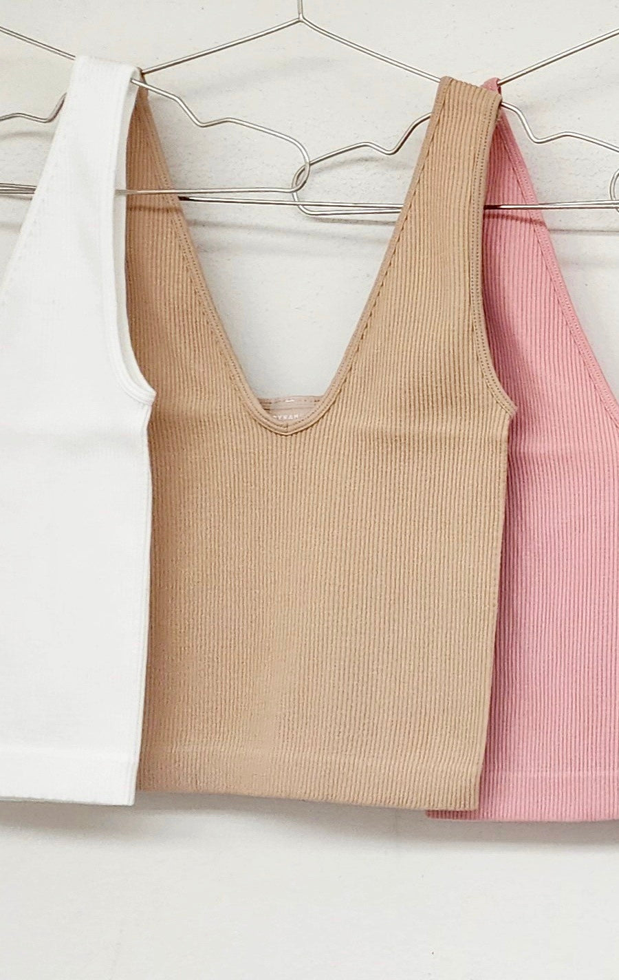V Neck tank top crop for casual wear.
