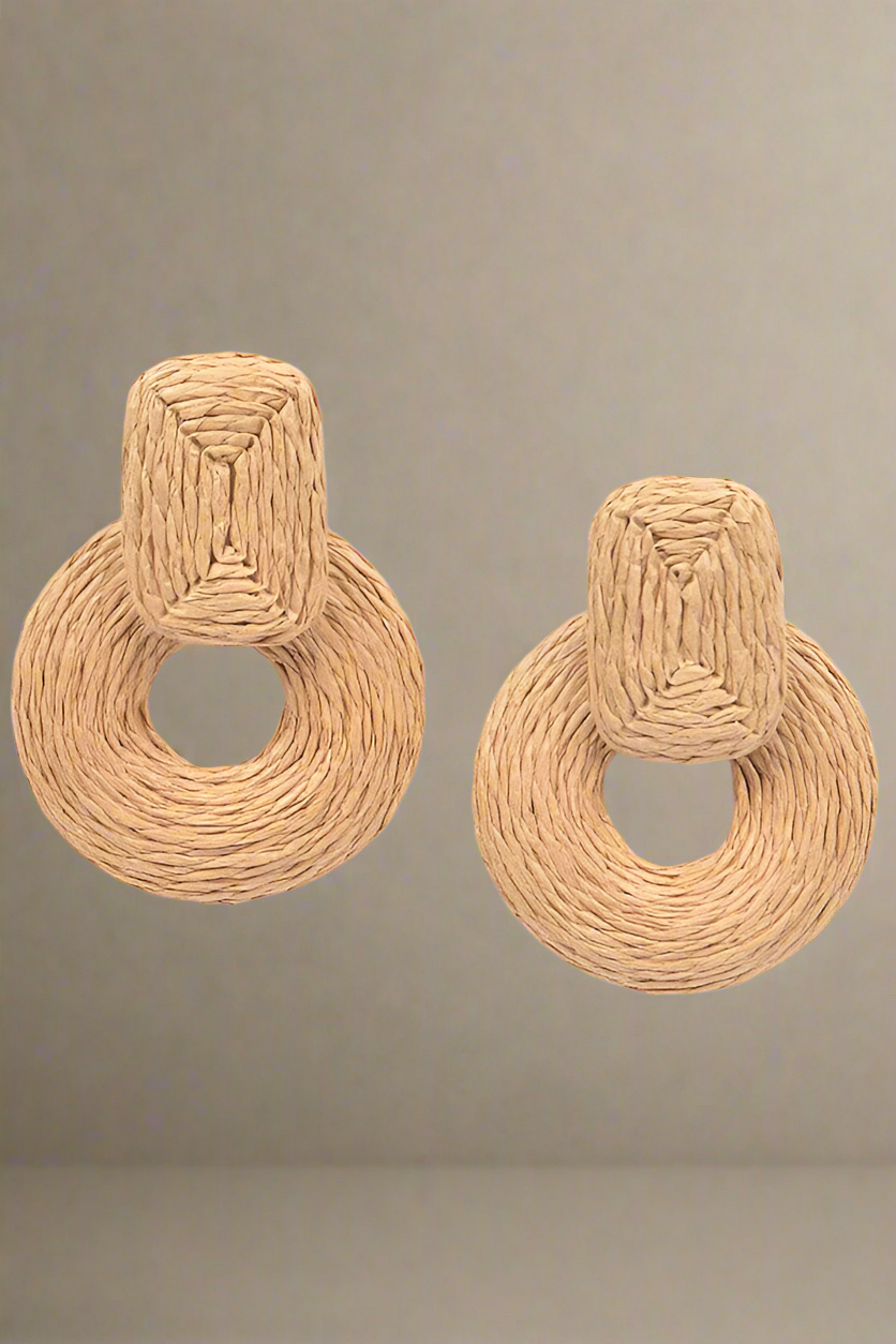 Pantallas en Raffia perfectas para tus combinaciones de verano.