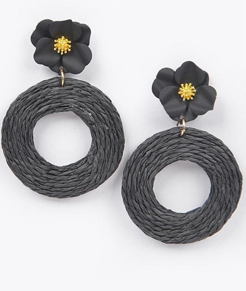 Raffia with flower earring for a tropical look.
