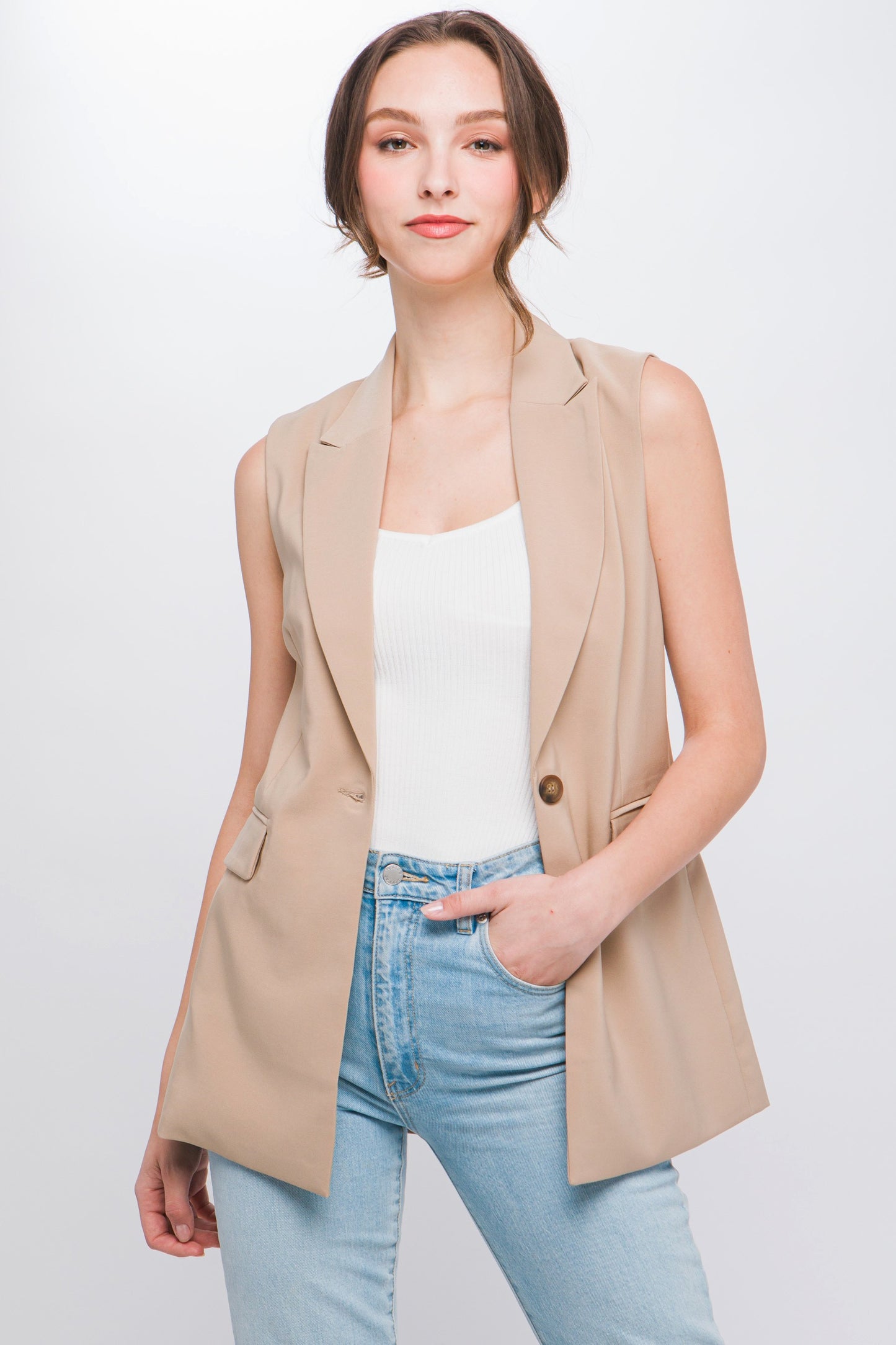 Long sleeveless vest for endless combinations.