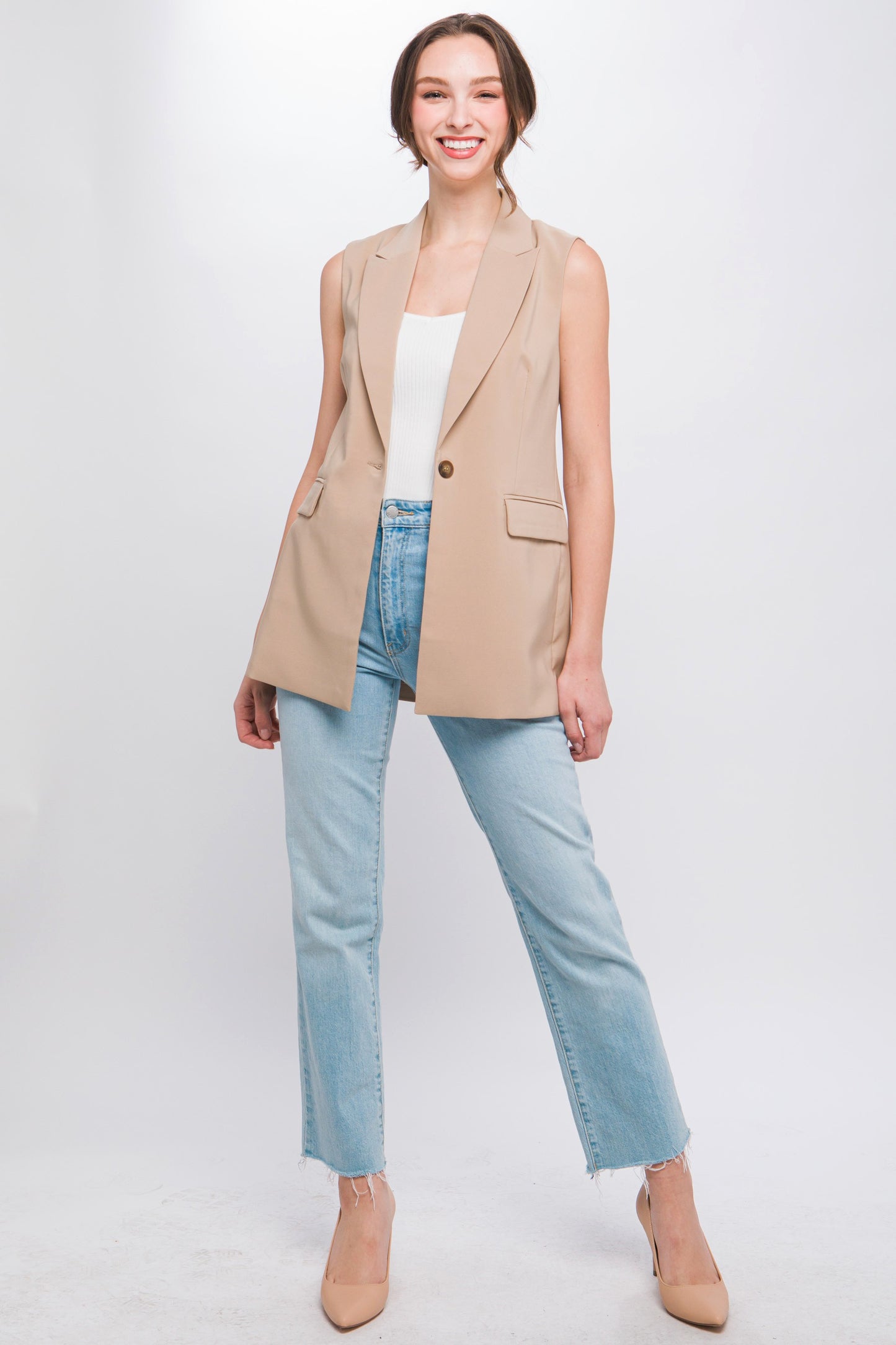 Long sleeveless vest for endless combinations.