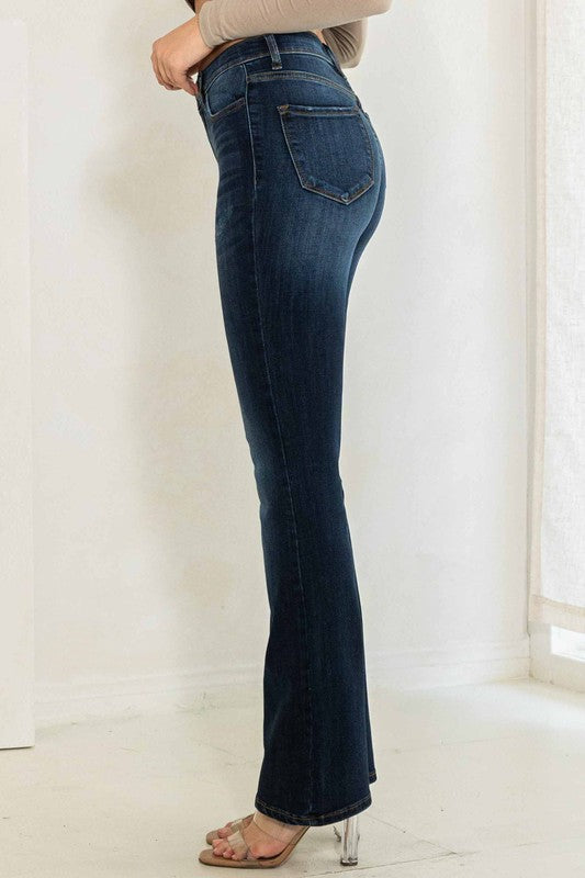 Mahón estilo "boot cut", stretch para un entalle sexy.