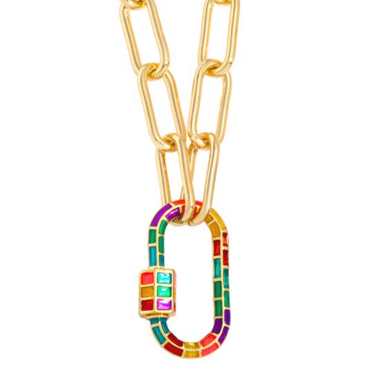 Oval carabine necklace, add a color detail to your neckline.