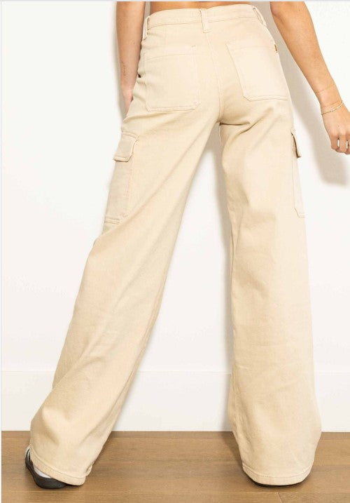 Khaki Cargo Jean, stretch for a beautiful fit.