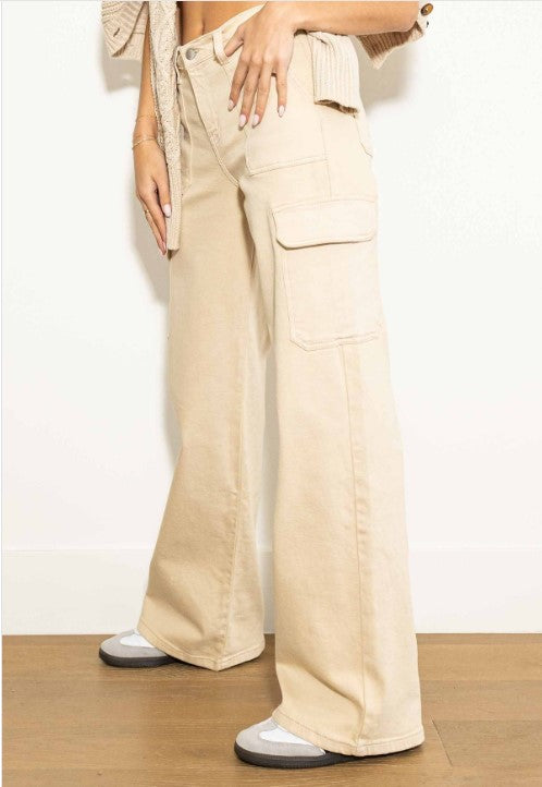 Khaki Cargo Jean, stretch for a beautiful fit.