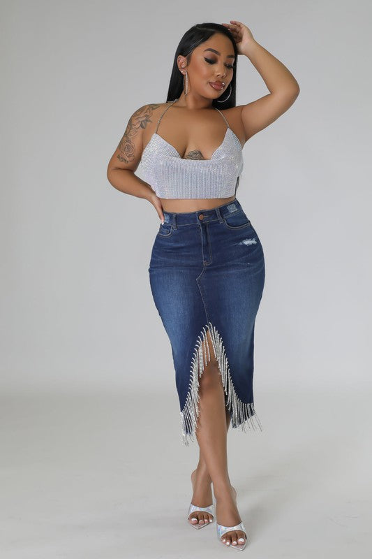 Falda de mahón estilo lápiz, stretch, con flecos en rhinestones. ¡No hay más que decir!