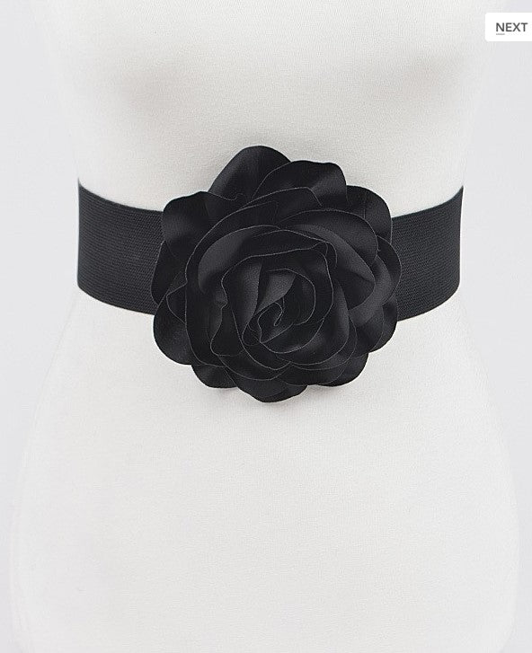 Flower elastic belt for that special touch.