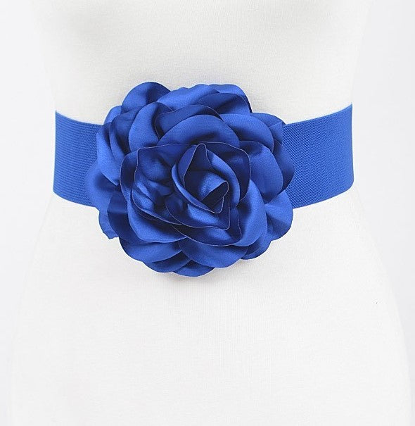 Flower elastic belt for that special touch.
