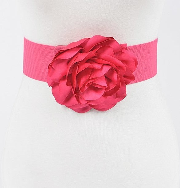 Flower elastic belt for that special touch.