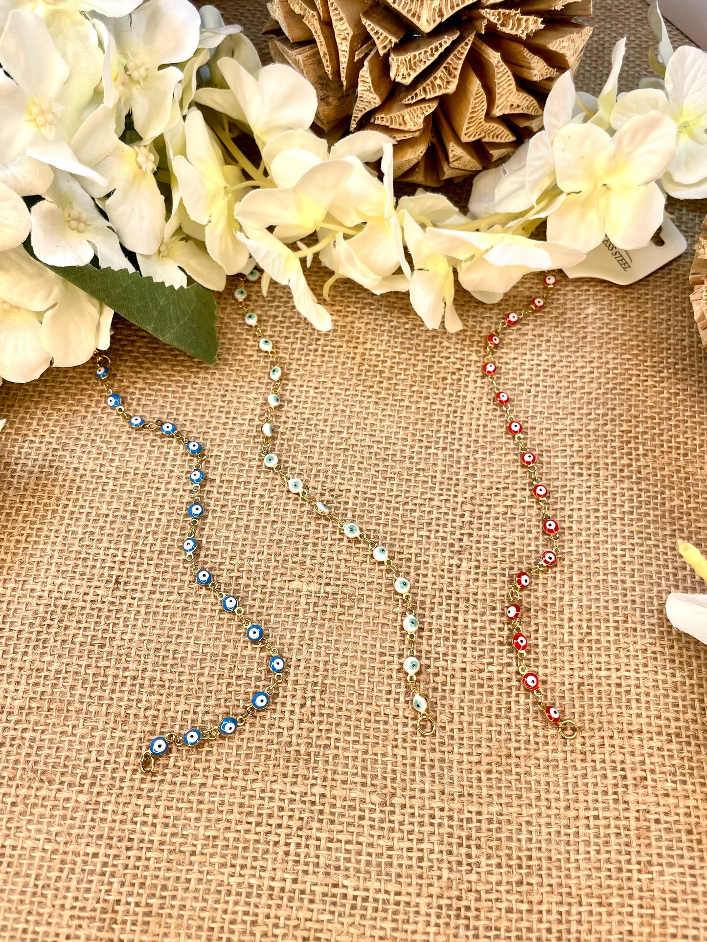 Evil eye bracelet. Details for a casual look.