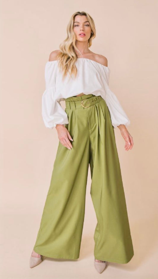 Wide leg trousers following beautiful trends we love.