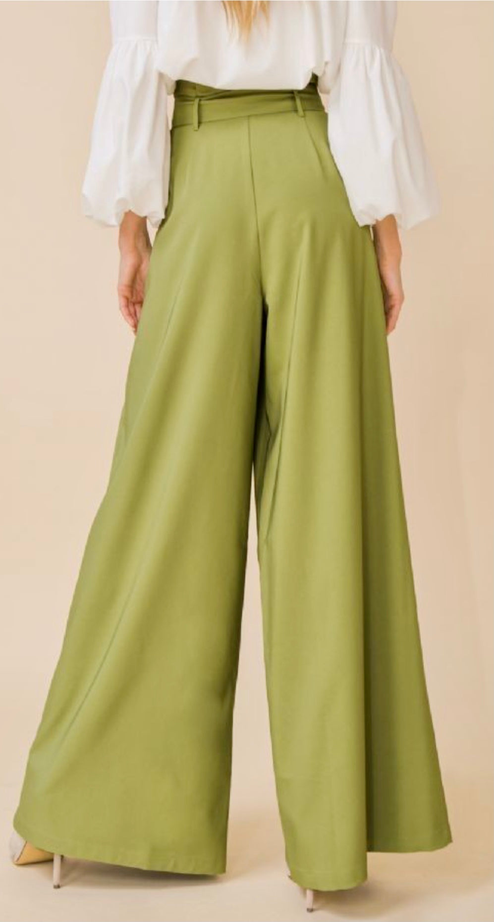 Wide leg trousers following beautiful trends we love.