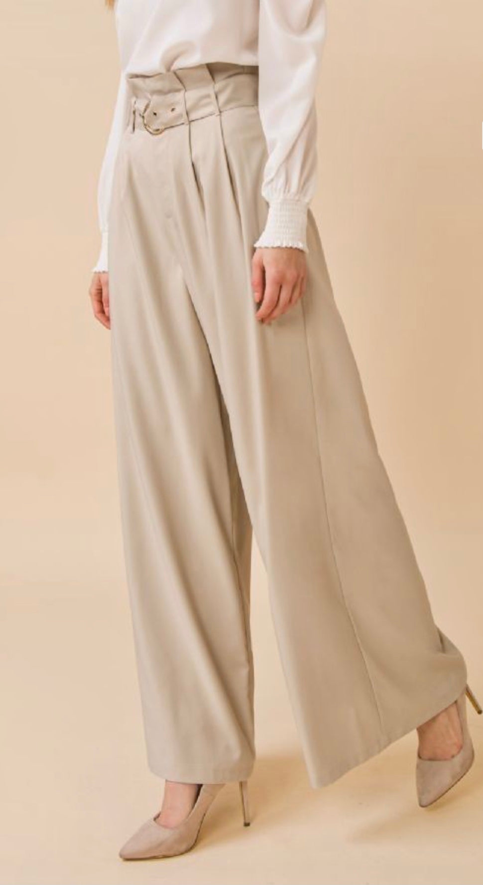 Wide leg trousers following beautiful trends we love.
