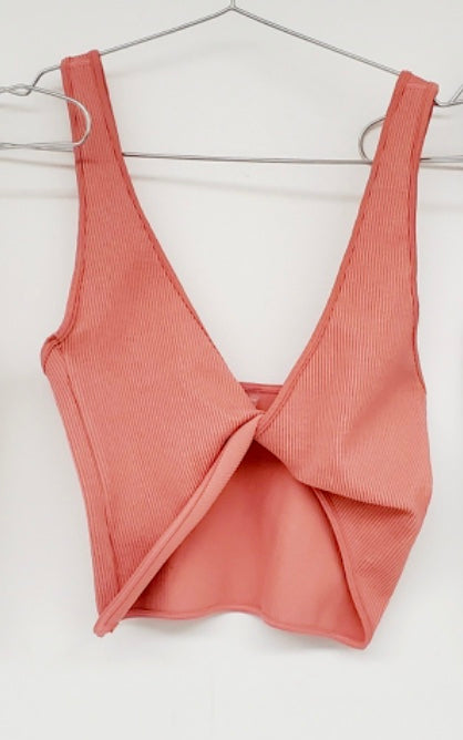 Twist front crop perfect for jeans or shorts.