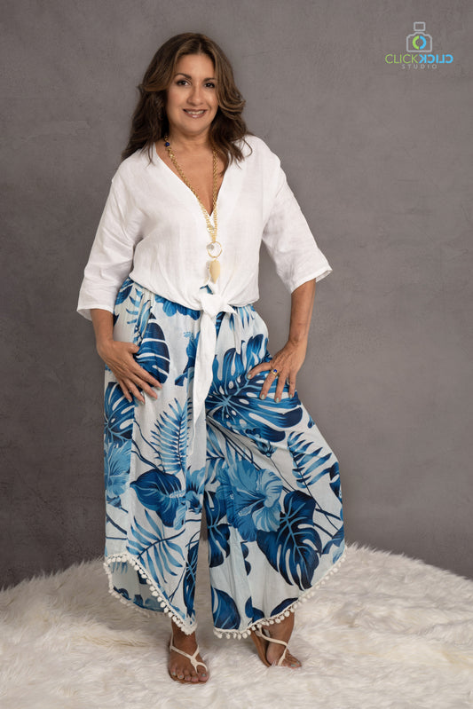 Pantalón Azul Tropical Pants que te lleva de la playa al brunch sin esfuerzo.