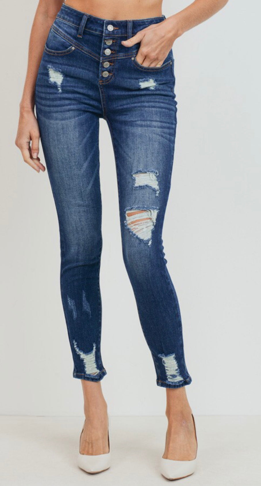 Ragged, skinny jean excellent fit for a casual look.